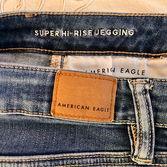 American Eagle Super Hi-Rise Next Level Stretch Jegging Button Front Size 4 - Picture 8 of 16